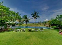 Villa Sungai Tinggi, Pool and Garden